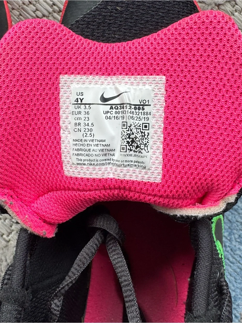 Nike Boys Kyrie Flytrap ll AQ3412-005 Black Pink Basketball Sneakers Size 4Y